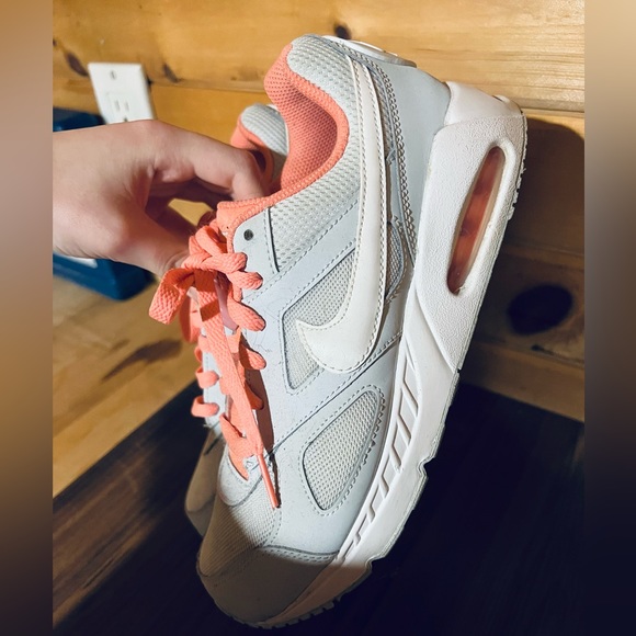 Nike Shoes - Nike air max!